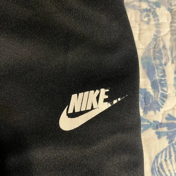 EUC  NIKE SWEATPANTS SIZE LARGE - Picture 4 of 8